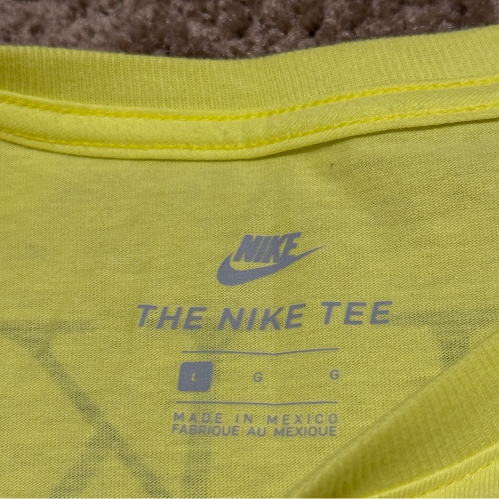 Nike NYC Big Apple Shirt Mens Large Yellow Pullover Long Sleeve Logo Casual - Picture 9 of 10
